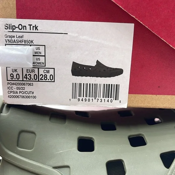 Vans WMNS Slip-On Trk
Grape Leaf
VN0A5HF850K
Sneakers - Picture 16 of 16